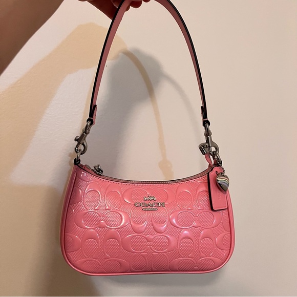 NWT Coach! Teri Mini Crossbody Bag
In Signature Leather With Heart Charm 🌸 - Picture 2 of 9